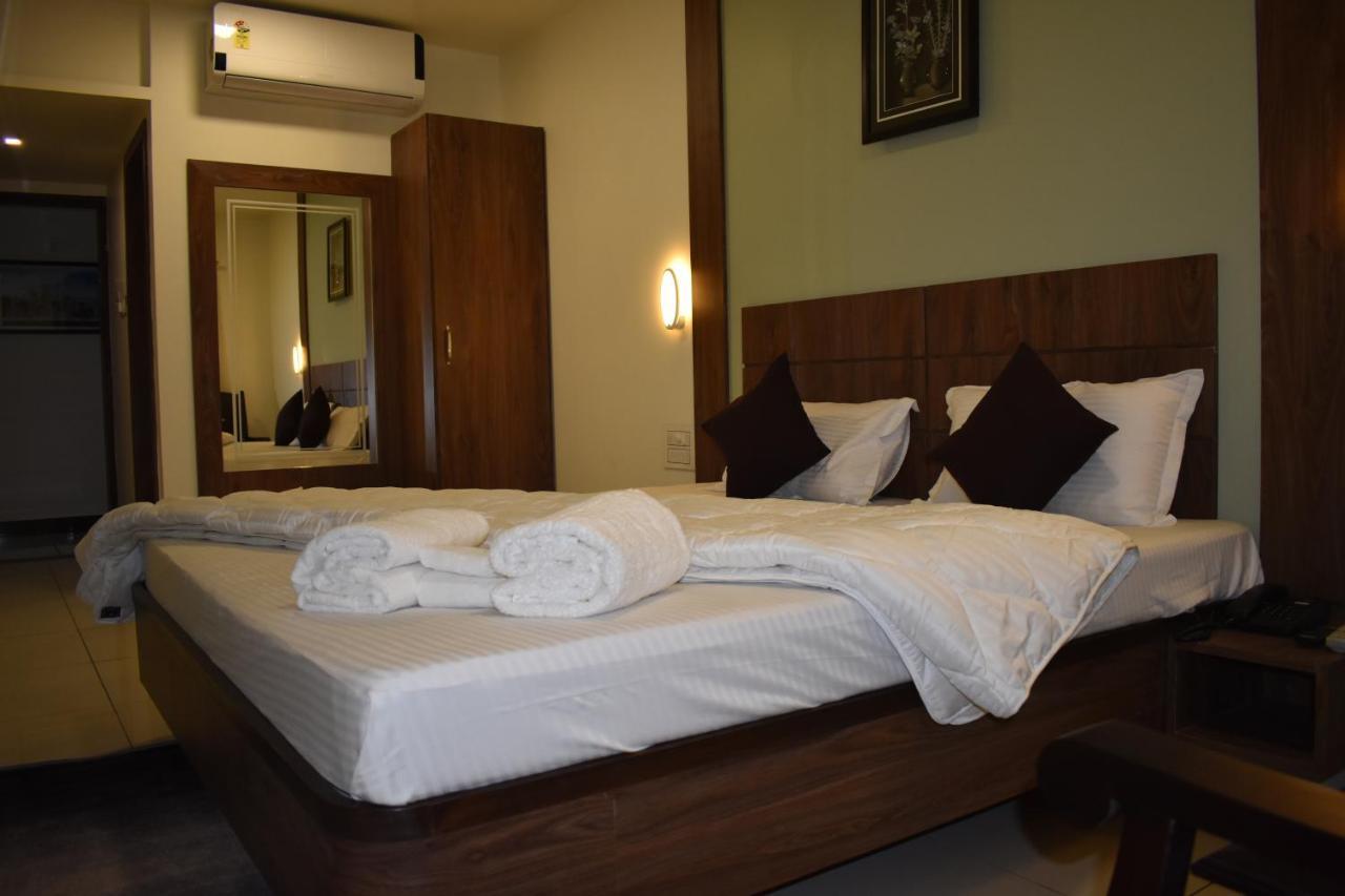 Hotel Shyam Palace Bhuj Bagian luar foto