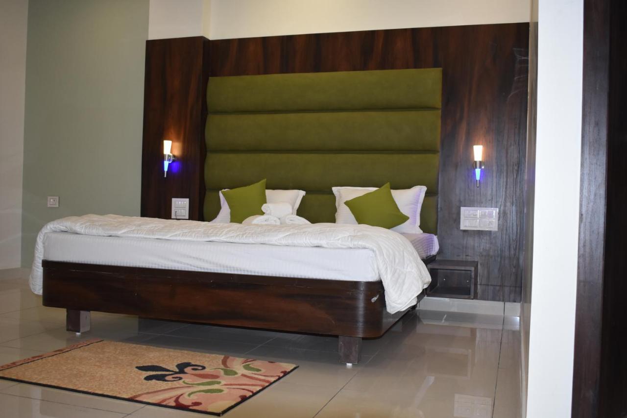 Hotel Shyam Palace Bhuj Bagian luar foto